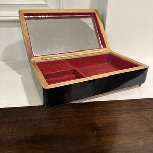 vintage music Box jewelry box Lara’s Theme laquerd wood 70s Tiawan, ROC